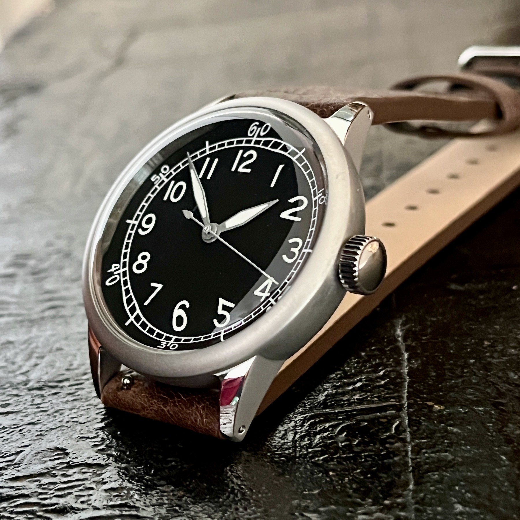 Montre Militaire Praesidus Spec 2 – Cadran Noir, Bracelet Vert, Quartz, Acier, étanche 50m