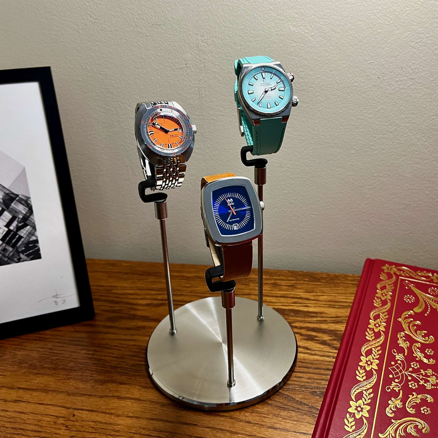 Jenkins Watch Stand